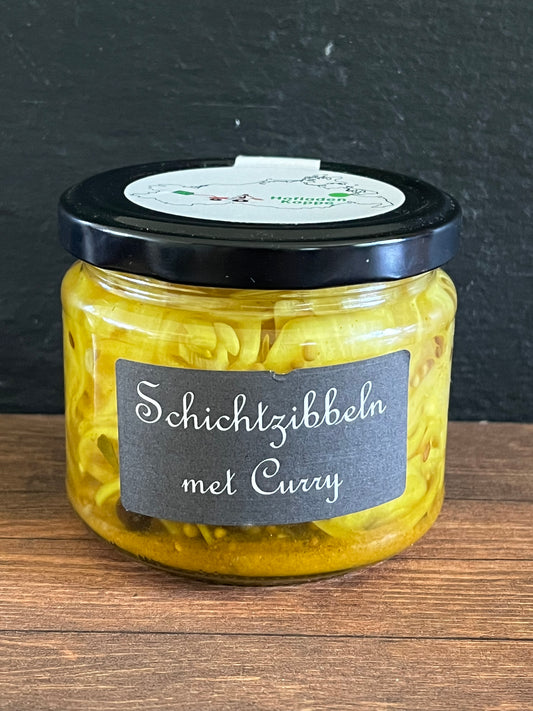 Schichtzwiebeln met Curry